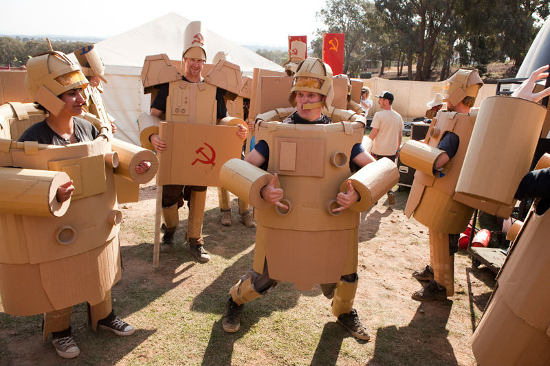 Video: Cuộc chiến cuồng nhiệt với... thùng các-tông - 2