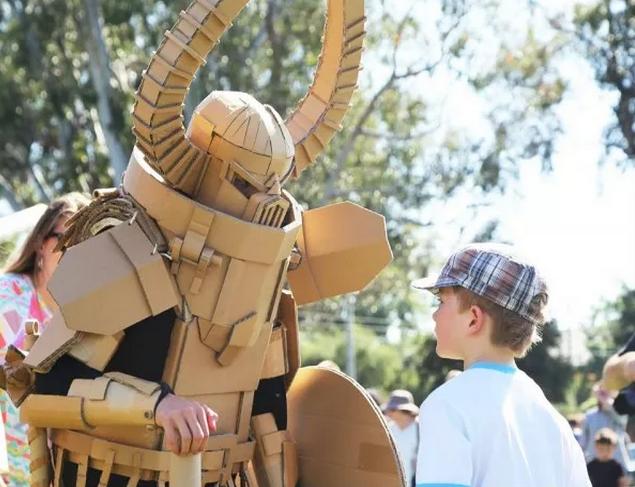 Video: Cuộc chiến cuồng nhiệt với... thùng các-tông - 5