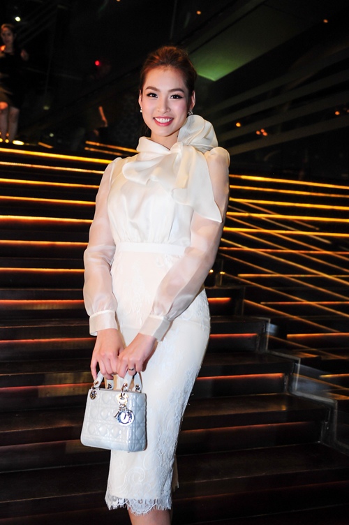 Chân dài Diệu Huyền sexy ra mắt phim mới - 8