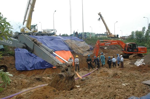 Hiện trường vụ vỡ đường ống nước sông Đà - 1