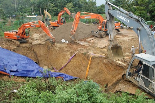 Hiện trường vụ vỡ đường ống nước sông Đà - 7