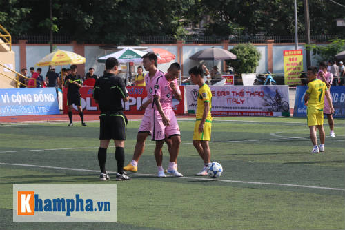 Sao V-League lại vào mùa so tài ở giải phủi Hà Nội - 2