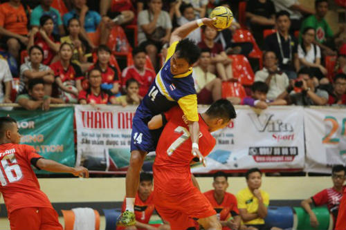 Bóng ném trở lại - 1