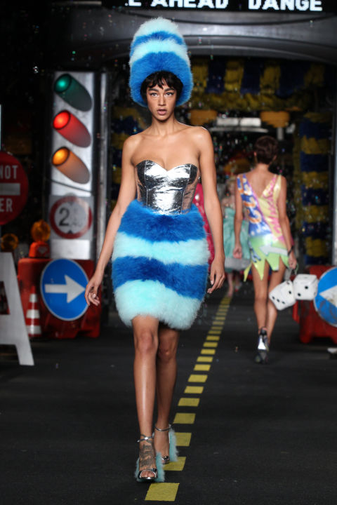Moschino đưa công chúa Disney đến Milan Fashion week - 9
