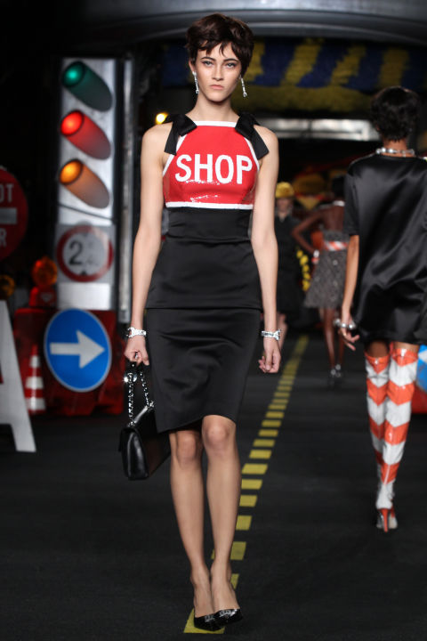 Moschino đưa công chúa Disney đến Milan Fashion week - 5