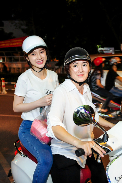 Những mỹ nhân Việt được mẹ "cưng như trứng mỏng" - 2