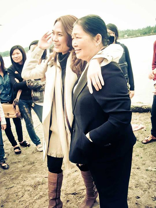 Những mỹ nhân Việt được mẹ "cưng như trứng mỏng" - 9