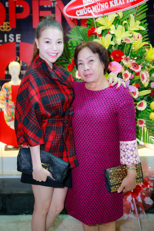 Những mỹ nhân Việt được mẹ "cưng như trứng mỏng" - 10