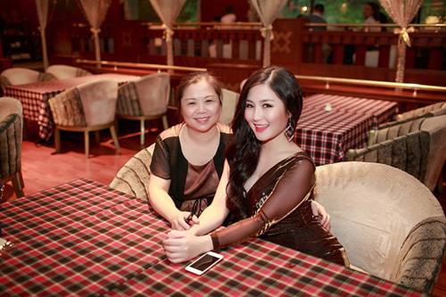 Những mỹ nhân Việt được mẹ "cưng như trứng mỏng" - 13