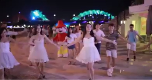 Màn cầu hôn lãng mạn cộp mác “cọc đi tìm trâu” - 2
