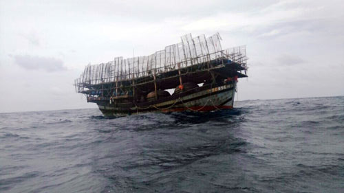 Cứu 38 thuyền viên gặp nạn trên biển - 1