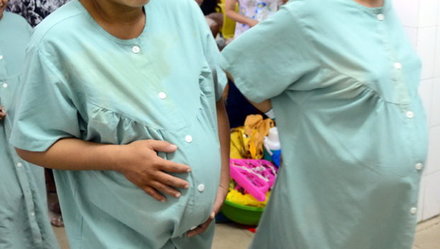 Mang thai hộ: Người không còn tử cung vẫn được làm mẹ - 1