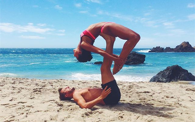 Giới trẻ "mê tít" cô nàng DJ nghiện yoga - 4