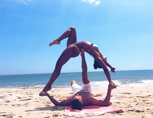 Giới trẻ "mê tít" cô nàng DJ nghiện yoga - 3