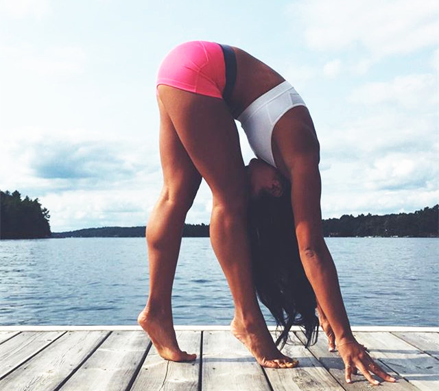 Giới trẻ "mê tít" cô nàng DJ nghiện yoga - 5