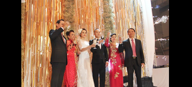 Đúng ngày này hai năm trước, giải vàng Siêu mẫu Ngọc Thạch đã chính thức kết hôn cùng một thiếu gia Hà thành sau gần 1 năm đính hôn.