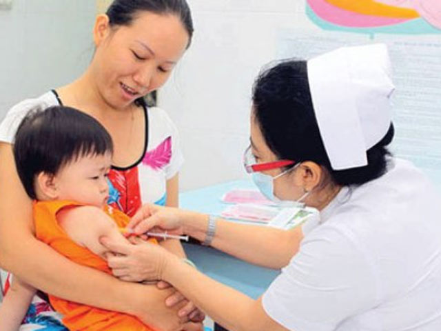 Tỷ lệ trẻ tiêm vắc-xin viêm gan B liên tục sụt giảm - 1