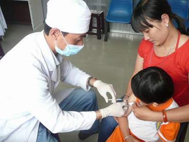 Chính thức tiêm vắc-xin sởi- rubella miễn phí cho trẻ dưới 18 tháng tuổi - 1