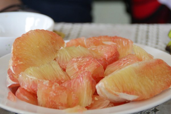 Nông dân trồng bưởi da xanh “hốt bạc” vì giá cao - 2