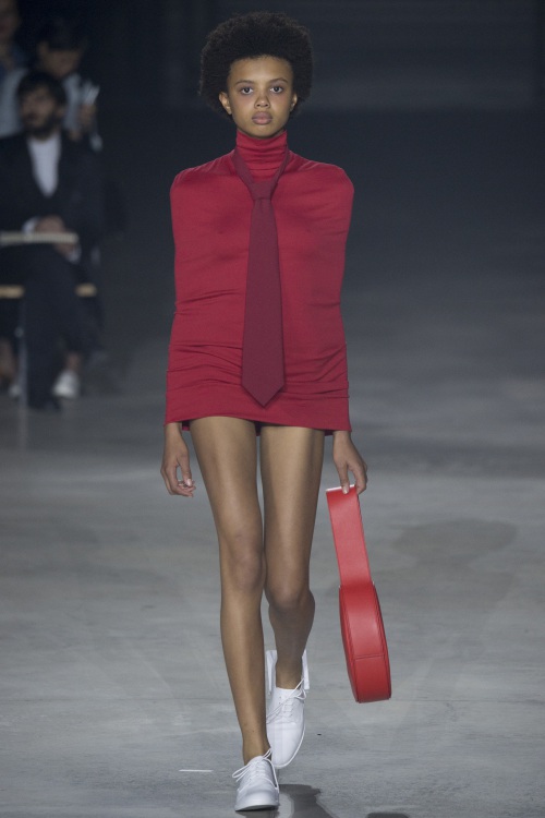 Sốc với ngựa trắng xuất hiện trên sàn diễn Paris FW - 8