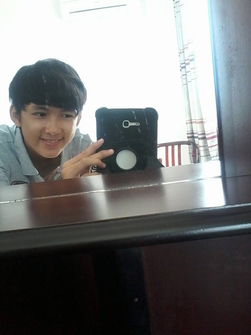 Hot boy “Tôi thấy hoa vàng trên cỏ xanh” khiến dân mạng mê mẩn - 9