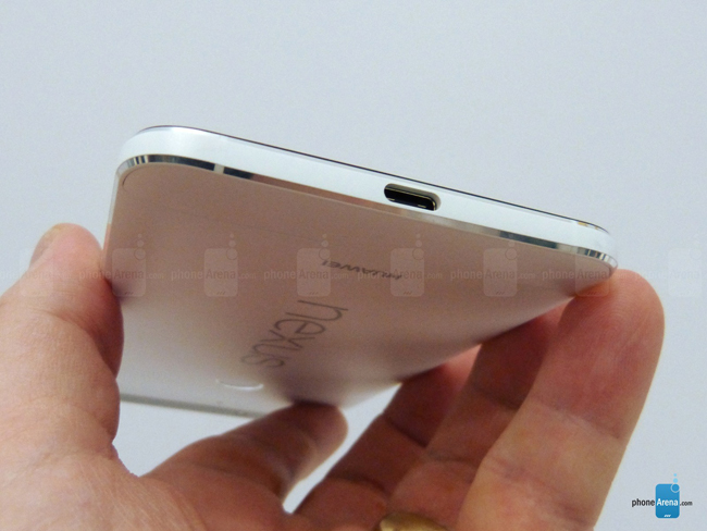 Mẫu phablet mới này tiếp tục chạy hệ điều hành Android 6.0 Marshmallow mới nhất, đặc biệt khi tích hợp công nghệ quét dấu vân tay ở mặt lưng máy. Theo Google, Nexus Imprint - công nghệ cảm biến trên máy chỉ mất vỏn vẹn 1/600,000 giây để nhận biết dấu vân tay của người dùng.