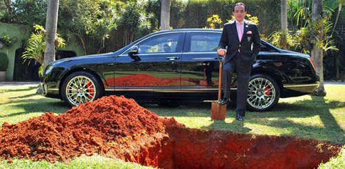 Bắt chước Pharaoh, đại gia Brazil chôn xe Bentley cùng khi chết - 1