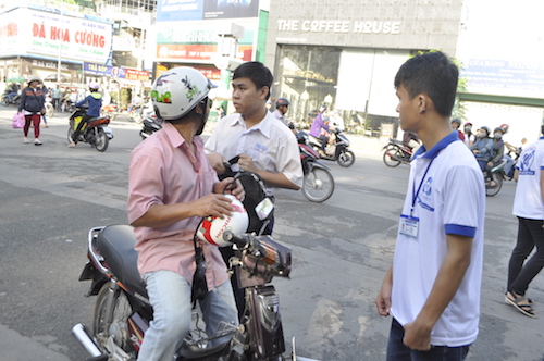 Sĩ tử hồi hộp bước vào môn thi đầu tiên - 24