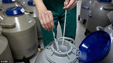 Kinh ngạc đón bé sơ sinh già nhất Trung Quốc - 1