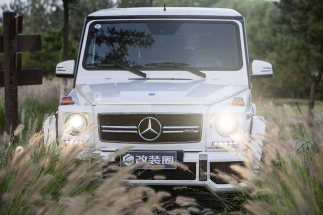 Hộp số tự động 7 cấp AMG Speedshift đi kèm với ba chế độ lái, bao gồm Kiểm soát hiệu quả (C), Thể thao (S) và Sport và Chỉnh tay (M).
