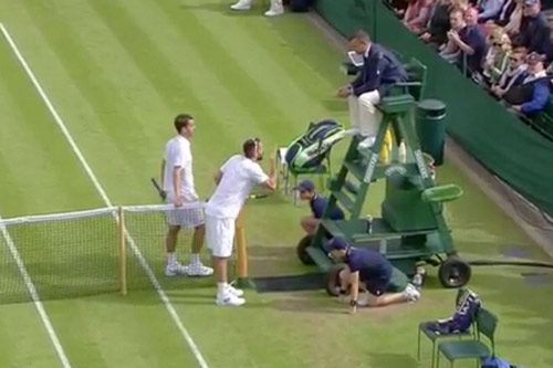 Wimbledon: “Siêu quậy” đập vợt, thóa mạ trọng tài - 1
