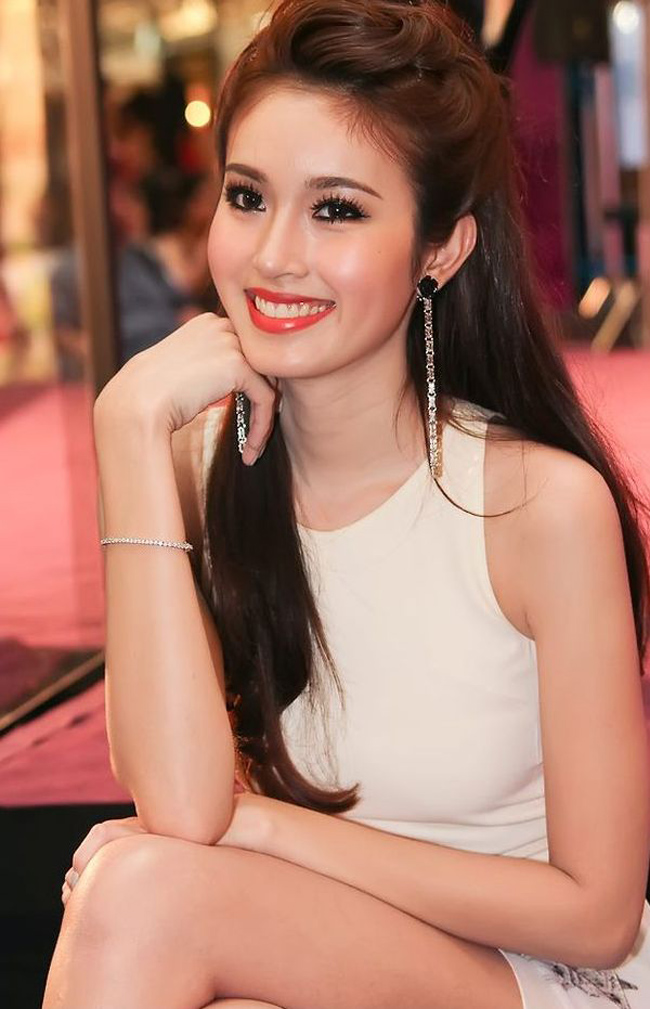 Người được trang Singaporeseen so sánh với Hương Giang chính là nữ hoàng chuyển giới Nong Poy.