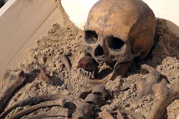 Bi kịch đằng sau bộ xương “ma cà rồng” 500 tuổi ở Ba Lan - 1
