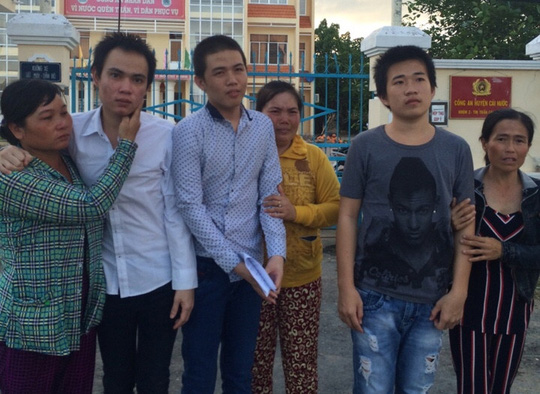 Vụ 3 bị cáo kêu oan ở Cà Mau: Đoàn tụ trong nước mắt - 2