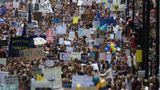 50.000 người rầm rộ biểu tình kêu gọi Anh ở lại EU - 1