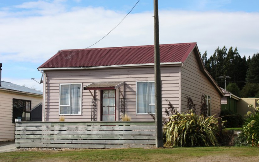 Thị trấn đăng tuyển thêm dân vì quá nhiều việc làm - 2