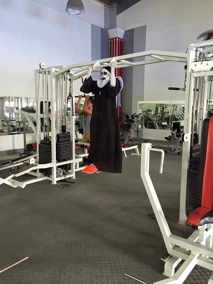 Tròn mắt xem ác quỷ Valak hăng say tập gym - 2