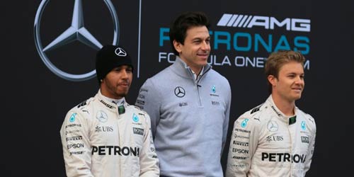 F1, Mercedes đấu đá: Tại anh hay tại ả - 1
