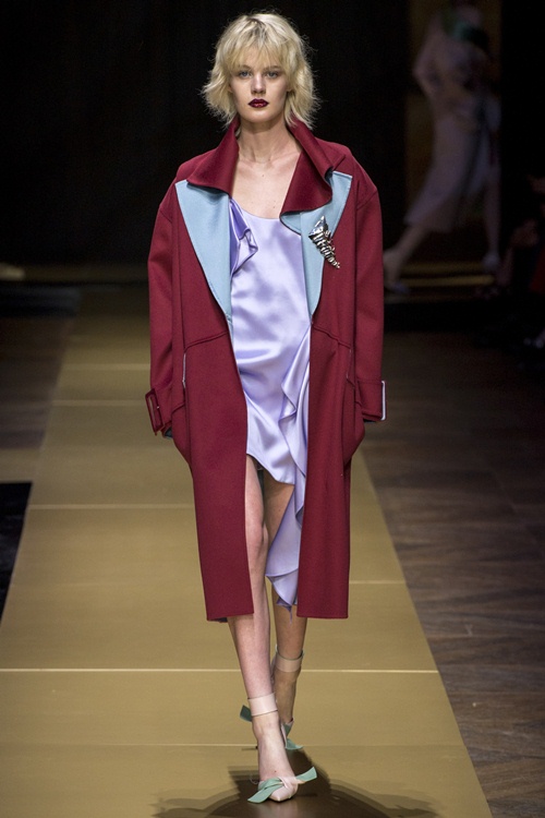 Irina Shayk siêu quyến rũ trong thiết kế của Versace - 2