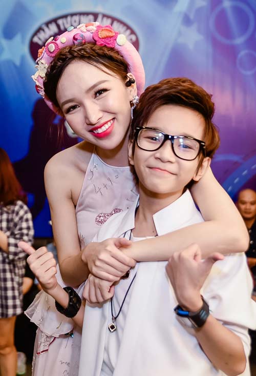 VN Idol Kids: &#34;Soái ca nhí&#34; bị Văn Mai Hương cảnh cáo - 7