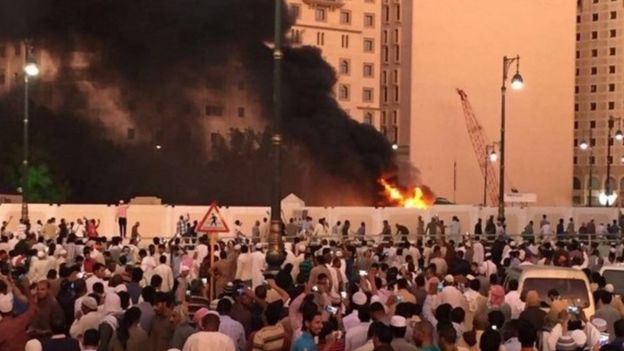 Đánh bom rung chuyển thánh địa Hồi giáo ở Ả Rập Saudi - 1