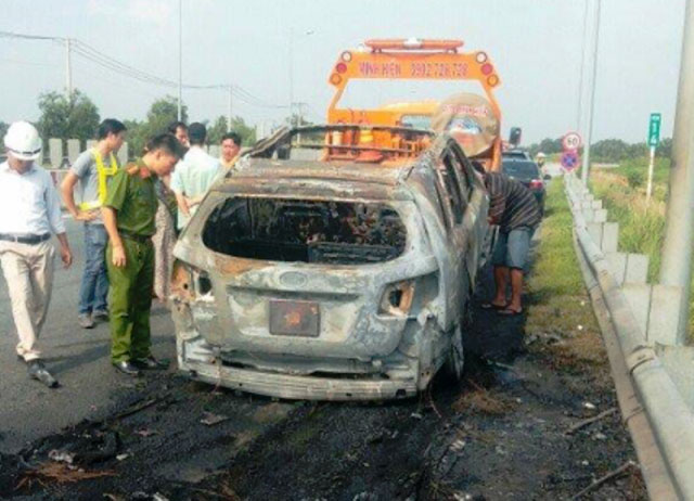 Ô tô bốc cháy dữ dội trên cao tốc TP.HCM – Long Thành – Dầu Giây - 3