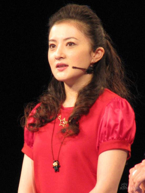 Bất ngờ với vẻ đẹp của "em bé quốc dân" sau gần 30 năm - 9