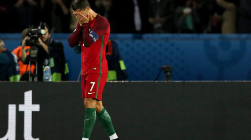 Ronaldo mới ghi 2 bàn ở Euro: Thiếu đối tác, mất tự tin - 1