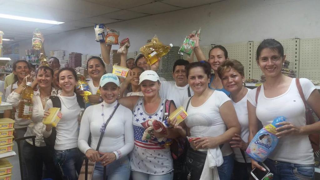 500 chị em Venezuela vượt biên mua đồ ăn, giấy toilet - 1