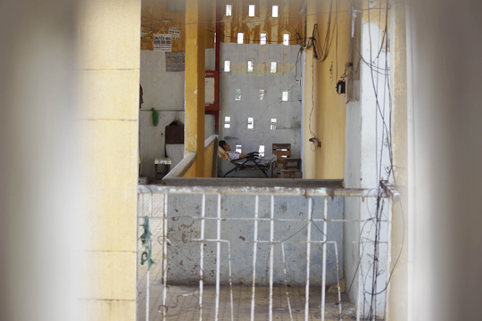 Cận cảnh chờ sập ở chung cư Cô Giang - 10