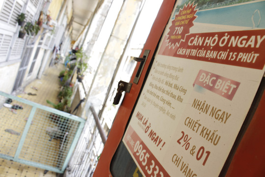 Cận cảnh chờ sập ở chung cư Cô Giang - 11