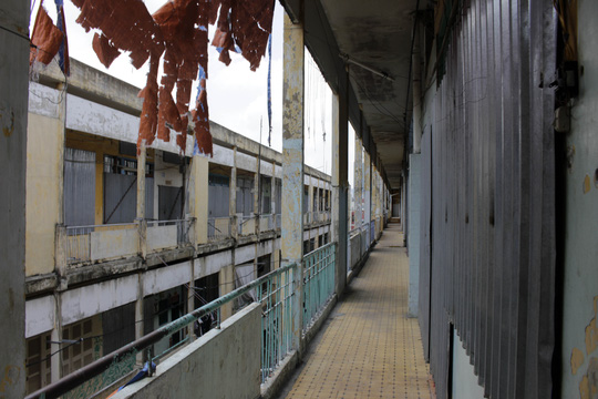 Cận cảnh chờ sập ở chung cư Cô Giang - 6