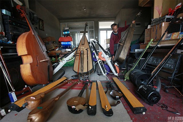 Cụ ông Trung Quốc chế 1.200 nhạc cụ từ rác thải - 1