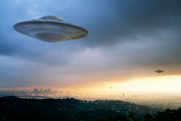 Các giả thuyết &#34;điên rồ&#34; nhất về UFO - 1